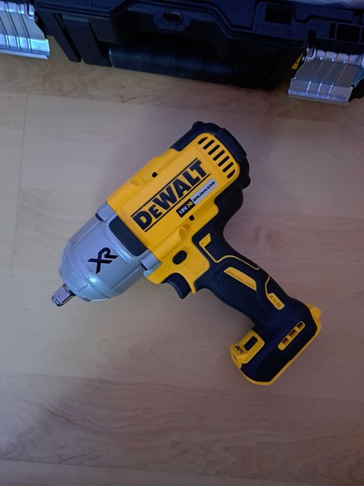 Super Mocny Klucz Udarowy DeWalt 1/2 cala 950Nm 18V XR- Body + Walizka