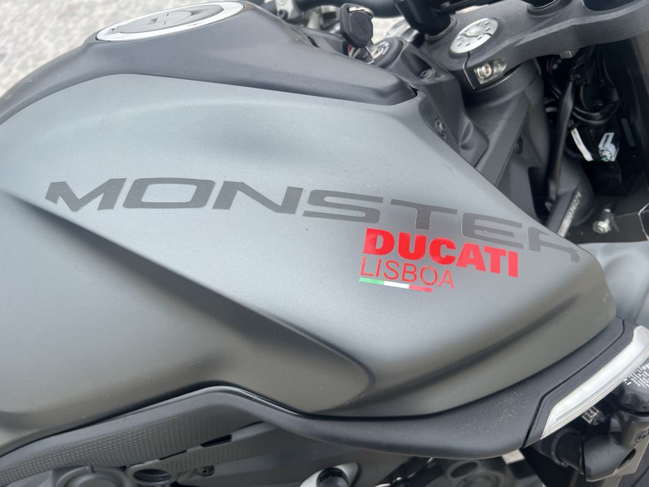Ducati Monster 937 – 2021  Cinzento Mate – Excelente Estado