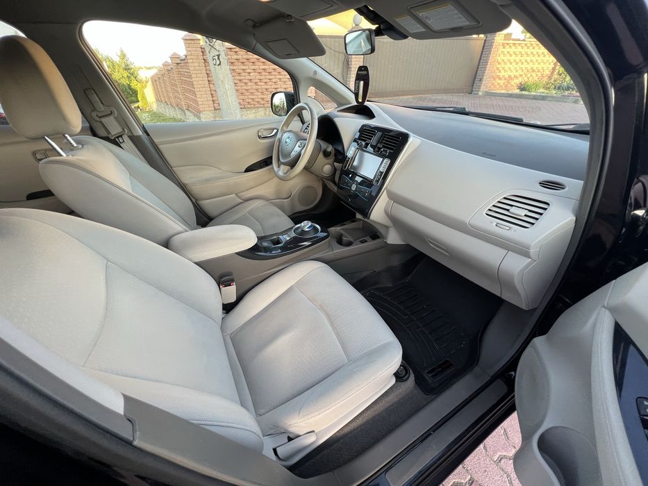 Нісан ліф 2012 року