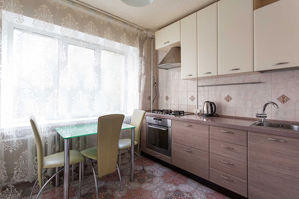 Тихий центр, Печерськ // Лавра.