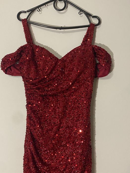 Випускна сукня з пайєтками