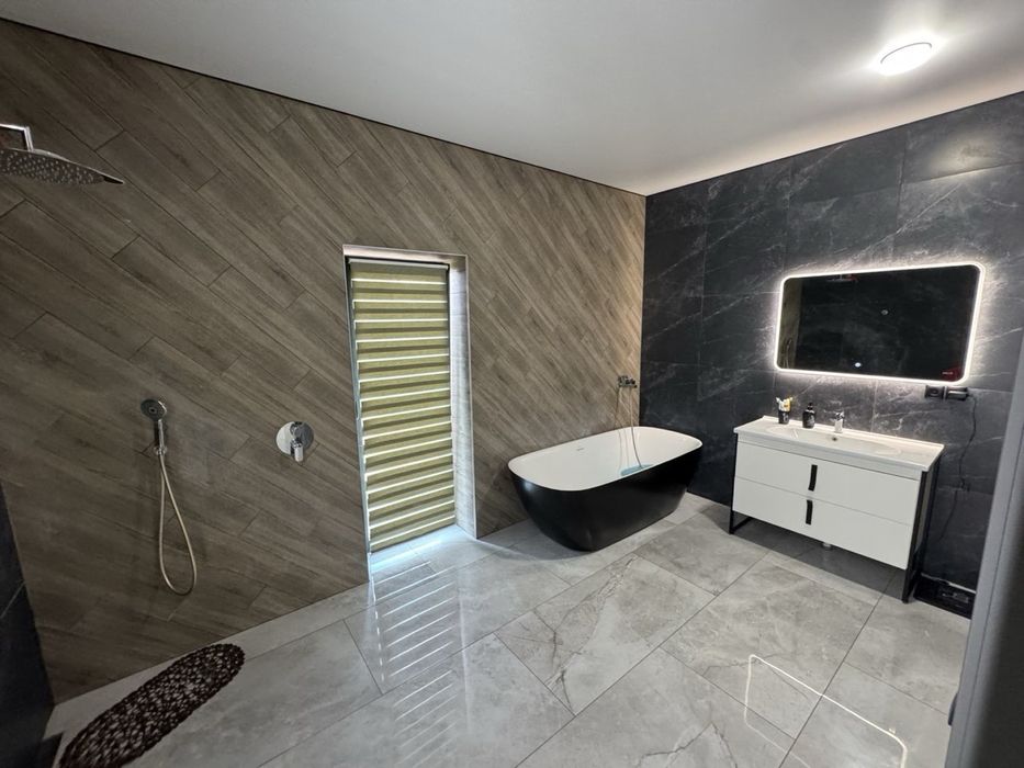 Продаж преміального  сучасного будинку з цікавим ремонтом 220 м² ,25 соток ,зона відпочинку 22 хв до Києва,без %