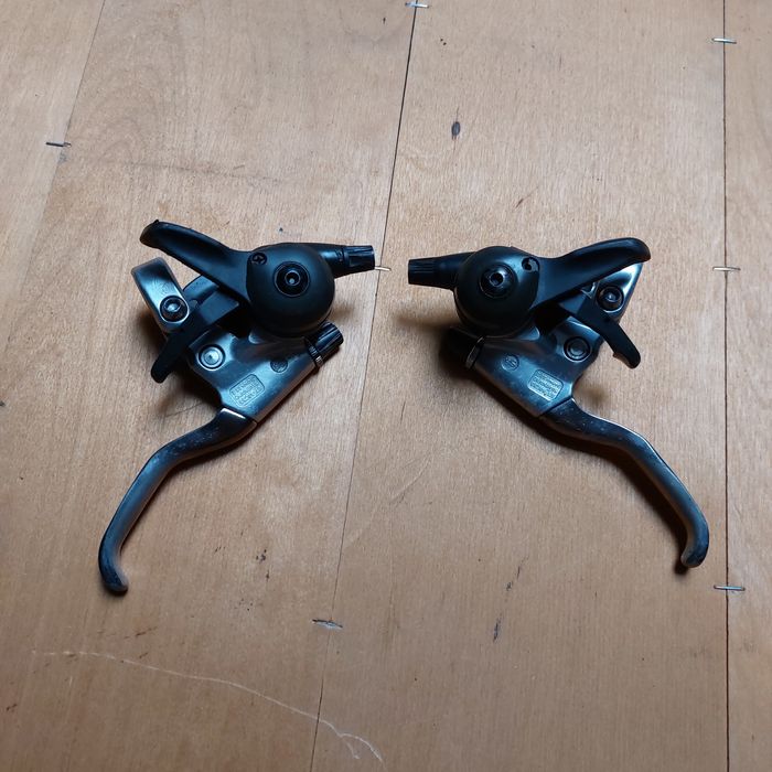 Klamkomanetki Shimano STX RC ST-MC33 3x7
