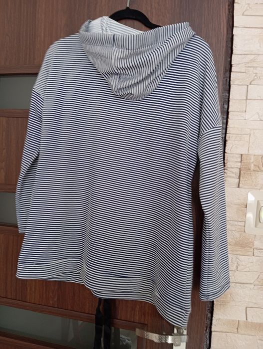 Bluza z kapturem w paski