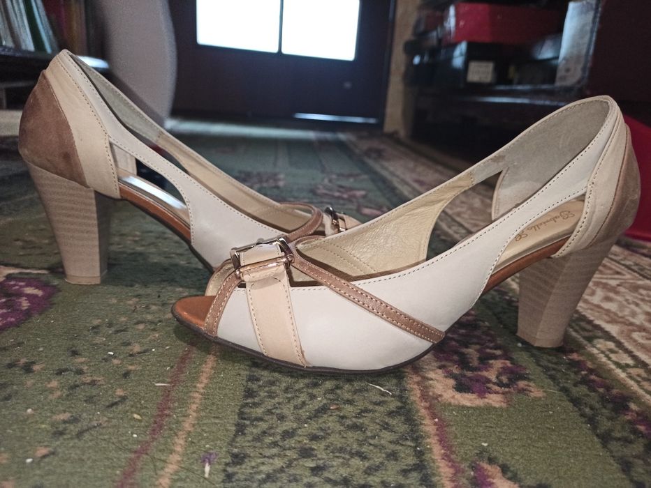 Женские туфли с открытым носком