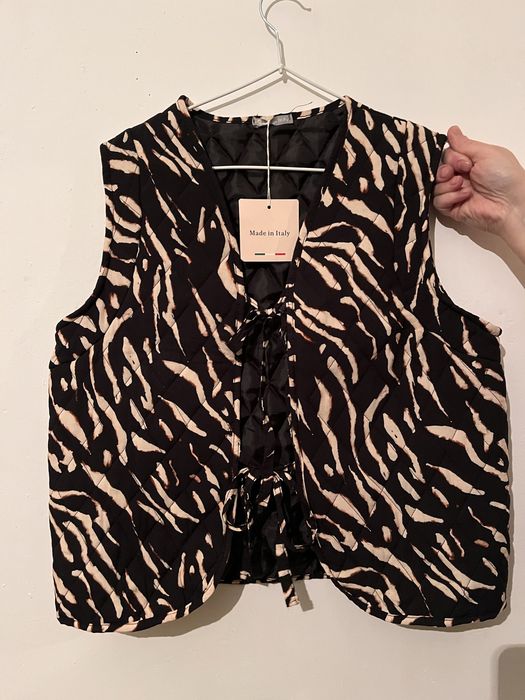 Стьогана жіноча жилетка