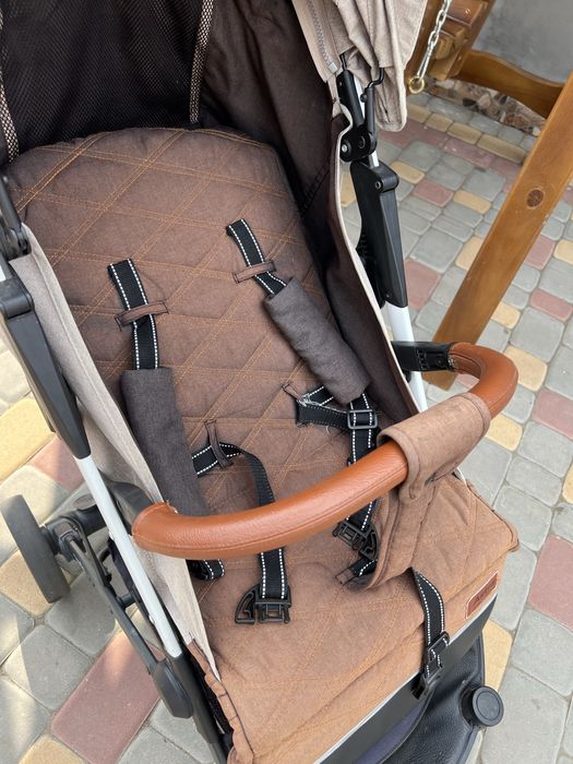 Прогулянкова коляска Carrello astra