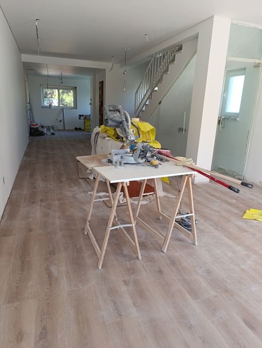 Ladrilhador pedreiro e vinílico profissional