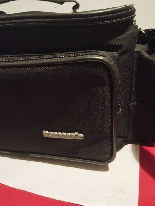 Винтажная видеокамера Panasonic RZ15.