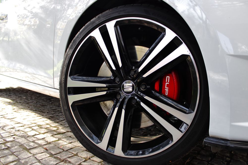 Seat Leon Cupra 280 2.0 TSI (319€/mês)