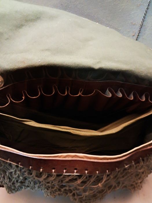 Sacola e pendurais de caça impecável