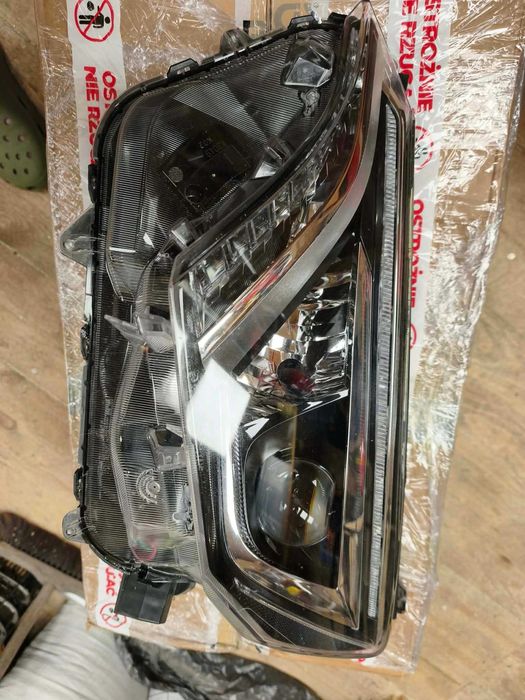 Lampa lewa przód RAV4 2017 full LED