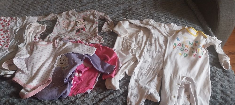 Ubranka dla niemowląt dziewczynki