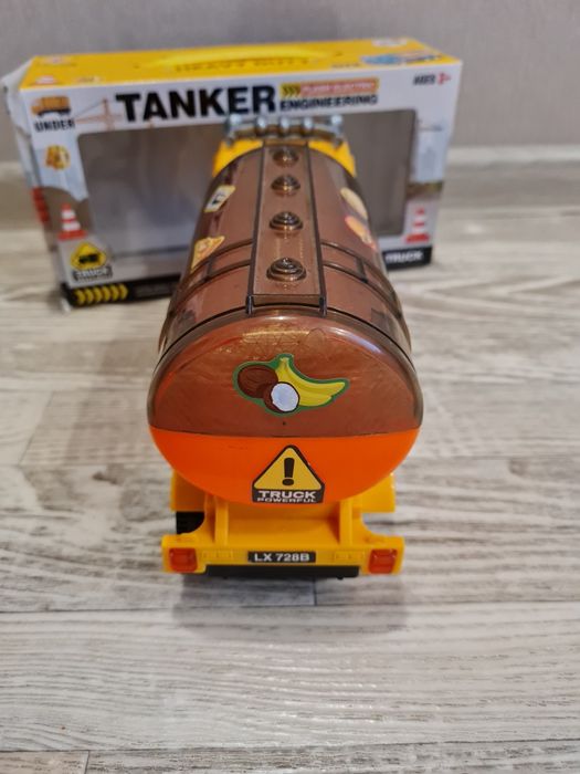 Машина бензовоз, музична