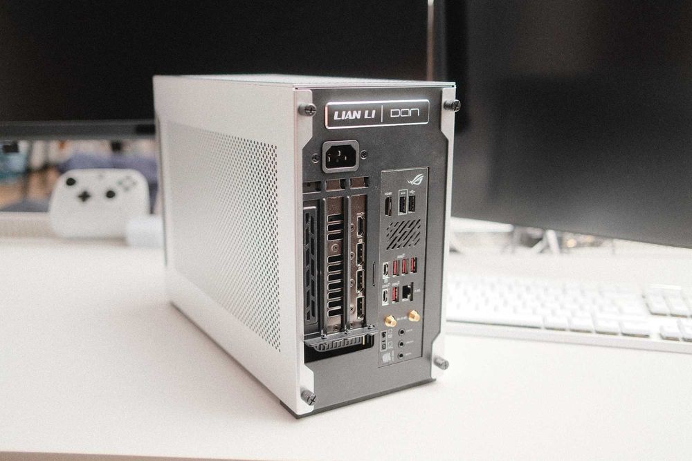 SFF MINI PC | Ryzen 7950X3D | RTX 4080 Super | 64GB | 4TB