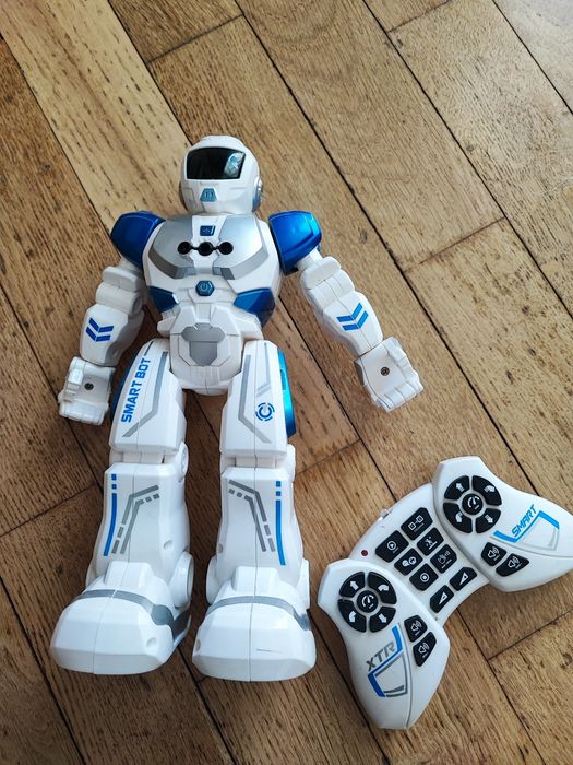 Робот на пульті XTREM BOTS Patrol Bot