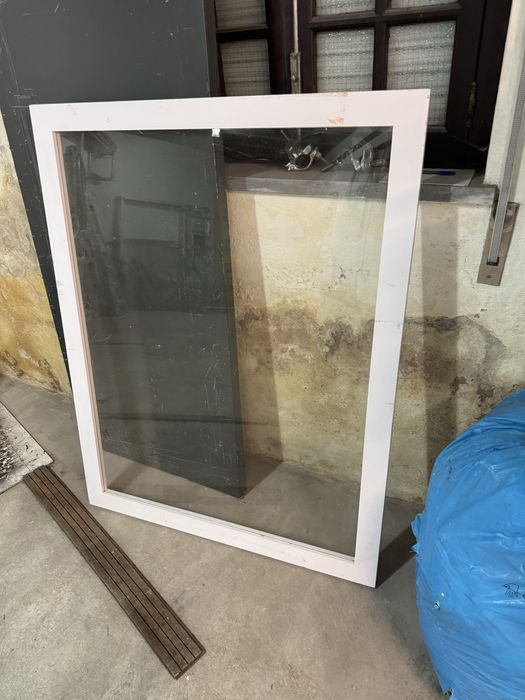 Vendo molduras em madeira com acrilico