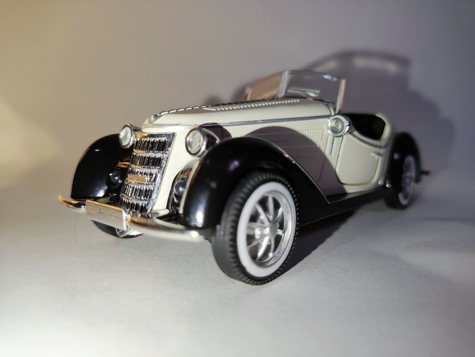 Audi Wanderer W25K Roadster — Modelo 1:32 Branco/Preto