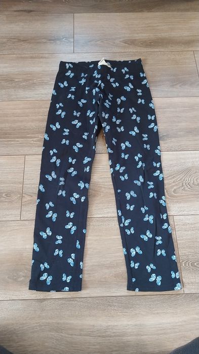 Ciepłe legginsy r. 134/140 hm terminczne