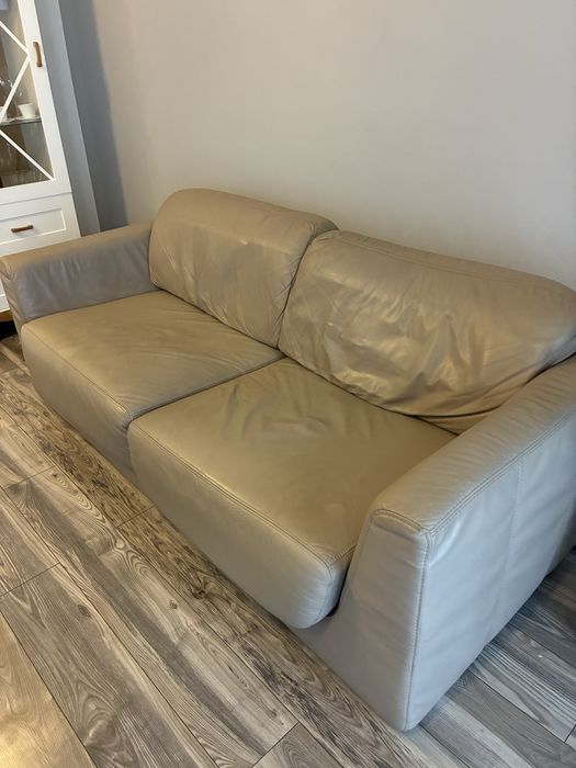 Kanapa ze skóry Etap Sofa i dwie pufy