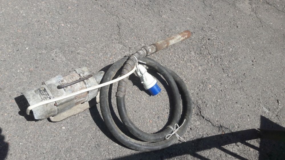 Вибратор глубинный 380