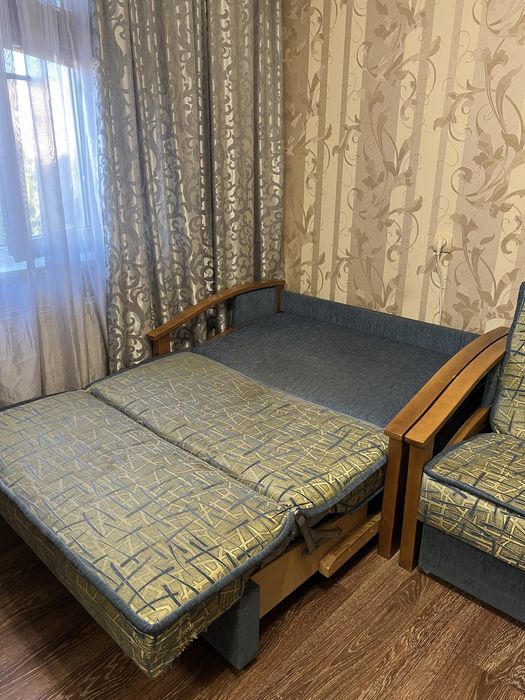 Продам два дивани (повністю однакові, можливий продаж одного, один-3000 грн ). Гарний стан, розміром 1.95х1.10 (в розкладеному вигляді). Телефонуйте!