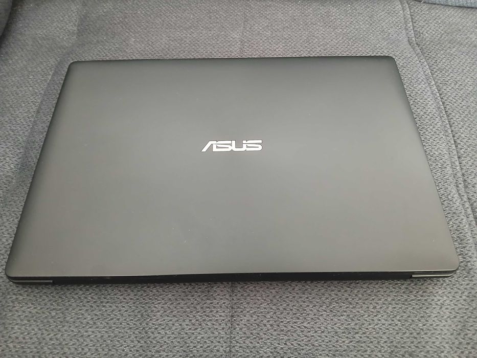 Laptop ASUS X553M 15,6 " Intel Celeron 4 GB / 500 GB czarny