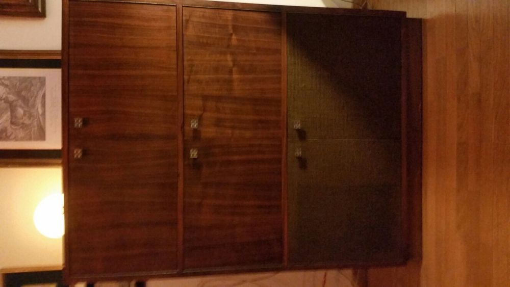 Móvel vintage para radio e gira-discos