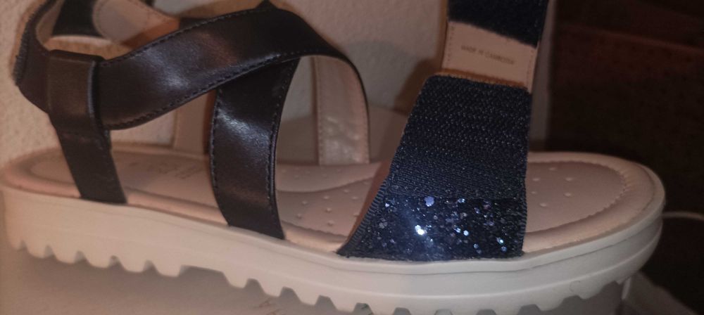 Sandália para menina como Nova GEOX tamanho 36