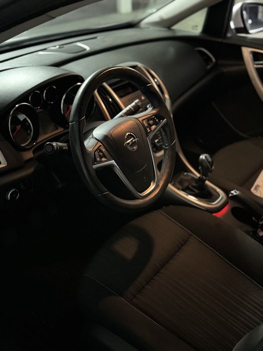 Opel Astra 1.3 CDTI 198000 kms . 1 proprietario em bom estado.