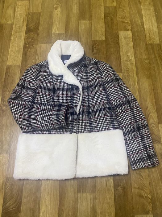 Укорочене пальто з елементами штучного хутра від бренду VOVK