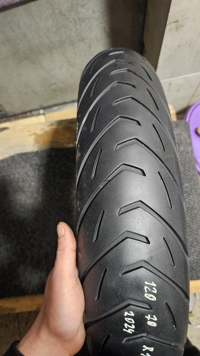 Продам мото покришку шину Metzger 120  70 r19