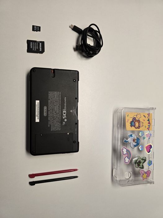 Nintendo DSi XL - Super Mario Bros 25th anniversary