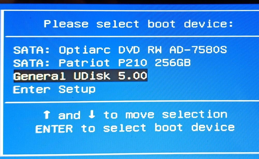 Bootowalny pendrive instalacyjny z 3 Windowsami! + pełna wersja Office