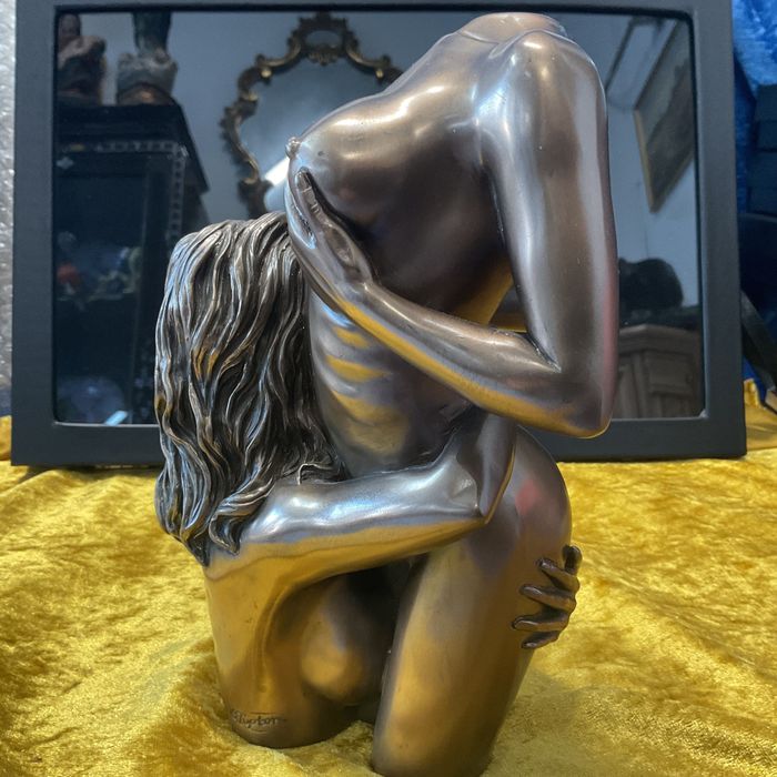 Escultura lady’s bronze 20 cm assinada.