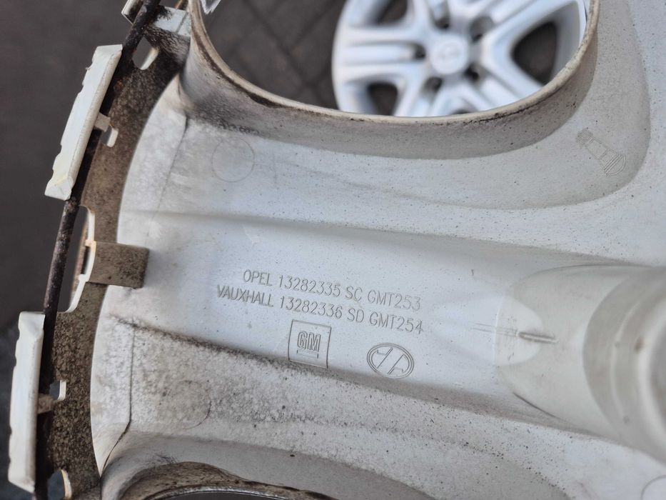 Kołpaki 16” OPEL Strukturalne N4714