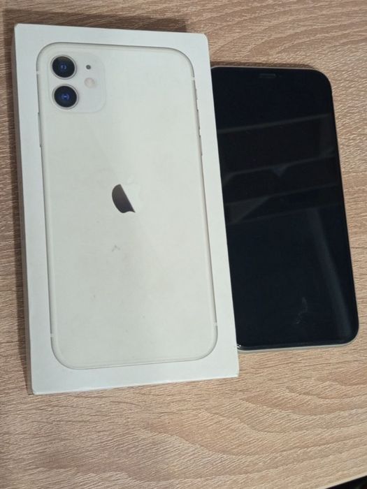 продам айфон 11 white