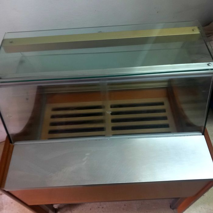 Montra/ vitrine para venda de pão
