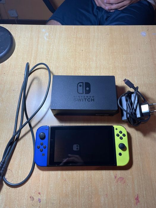 Nintendo Switch - Azul / Amarelo Néon