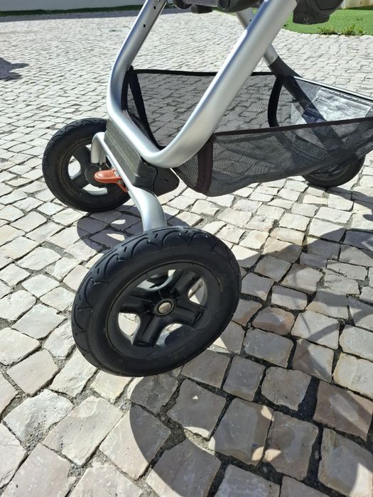 Carrinho stoke com cadeira de passeio e ovo