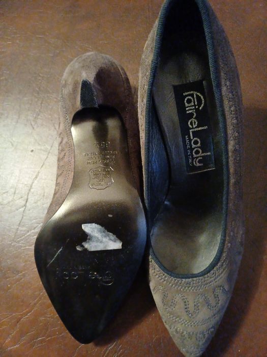 Sapatos italianos novos de toilette