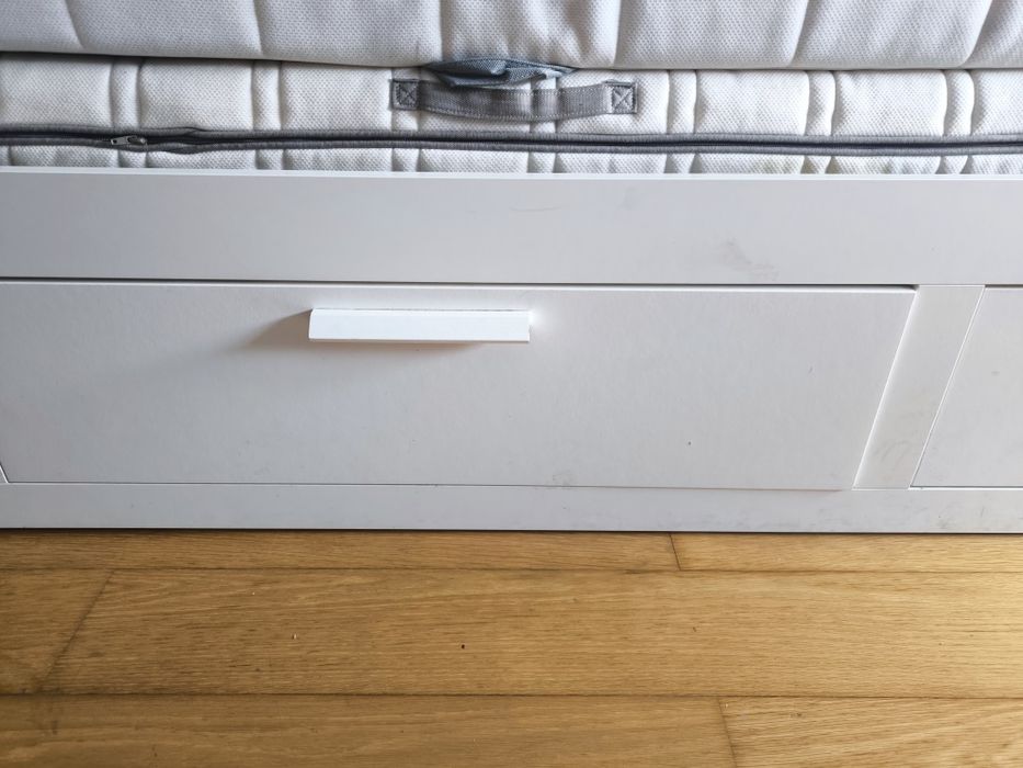 Cama e colchão IKEA