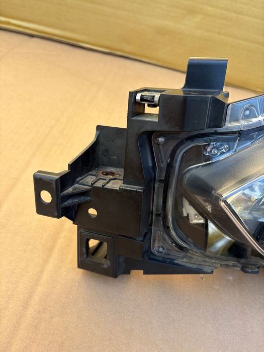 B63C-51040 Mazda 3 2016-2018, фара ліва LED без AFS