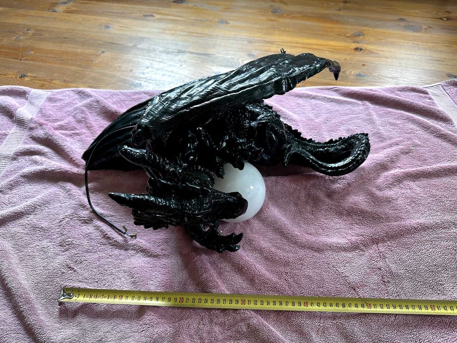 Lampa w kształcie smoka