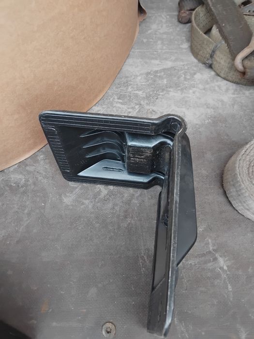 Кутник для кріплення вантажу.Уголок