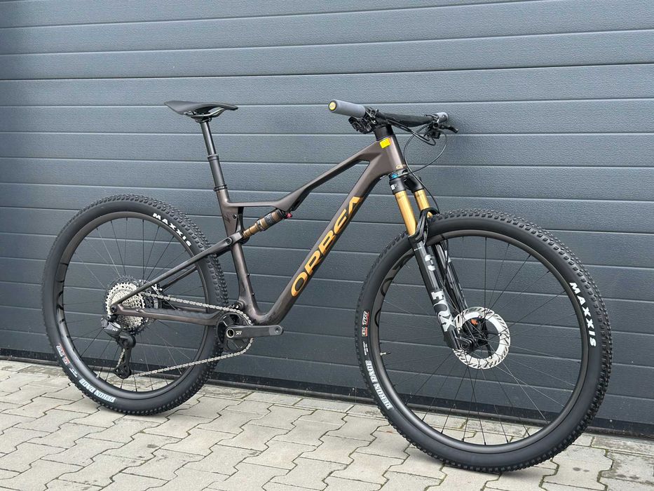 Rower górski Orbea Oiz M-PRO  Shimano XT di2 2026 rozmiar M oraz L Cosmic Carbon