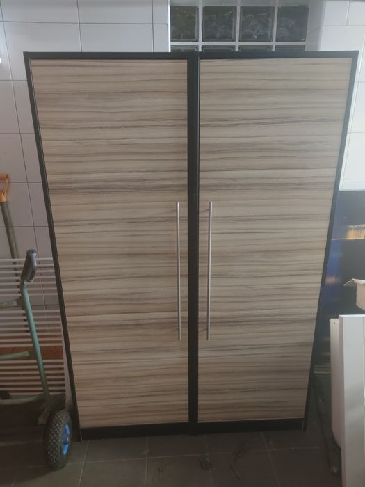 Sprzedam 2 szafy wolnostojące