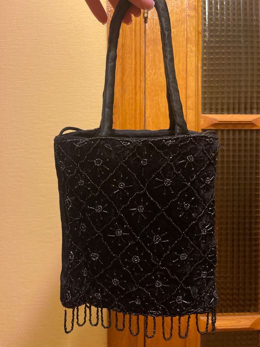 Вечірня сумочка з вишивкою