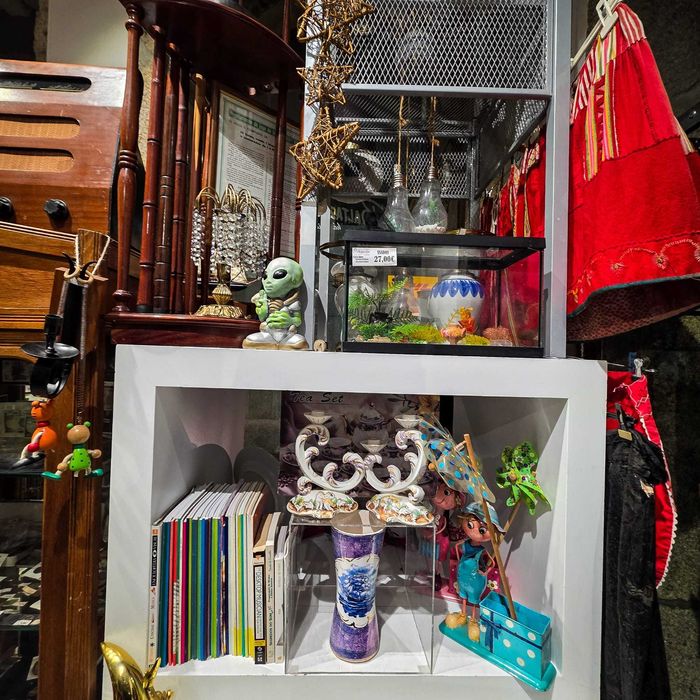 Vaso Náutico com Navio à Vela– 27cm |Cerâmica Texturada Tons Roxo/Azul