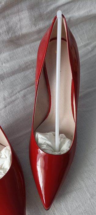Nowe Czerwone lakierowane szpilki Gino Rossi 41